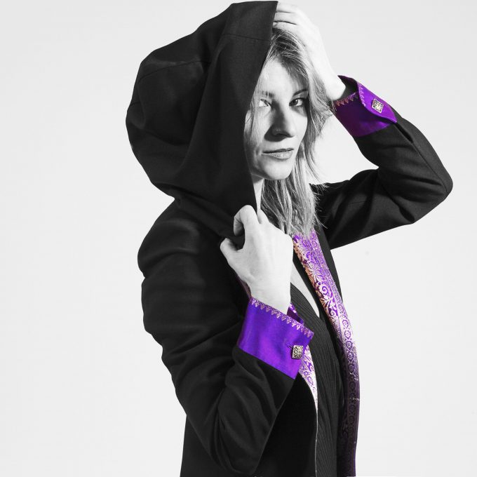 Angela Blazer Arabia morado