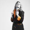 Angela Blazer Oriente naranja