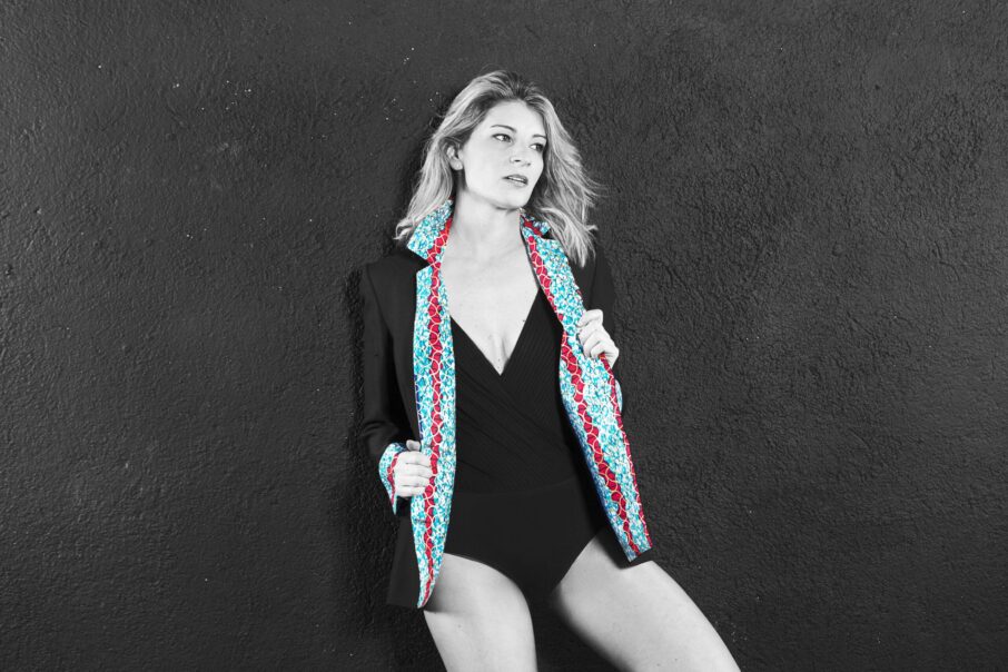 Angela Blazer Africa Rojo/Azul
