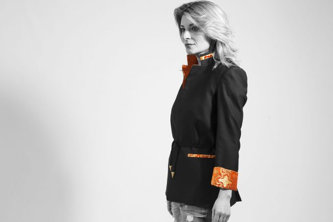 Angela Blazer Oriente naranja